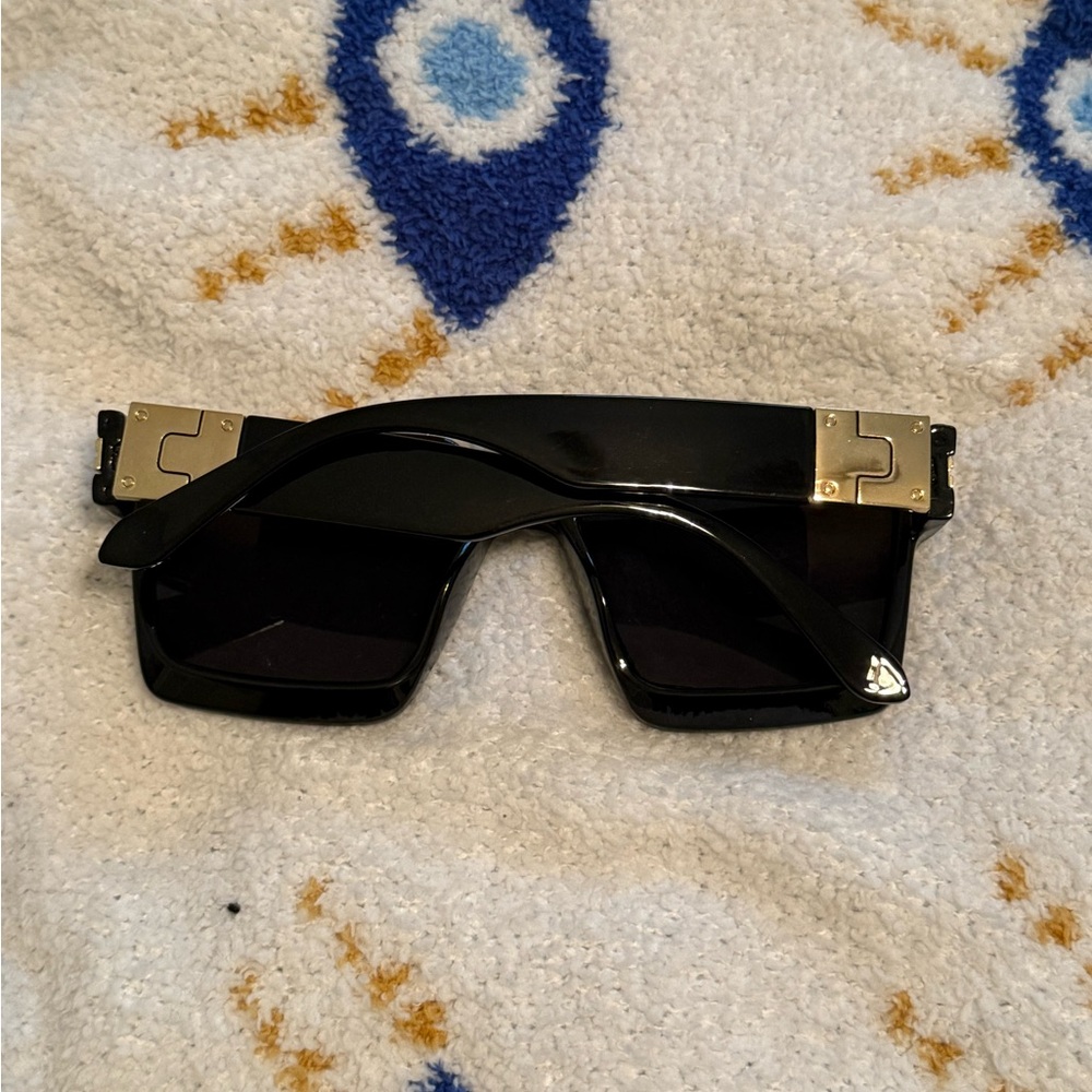Never worn! I’m not sure the brand or where I bought them from